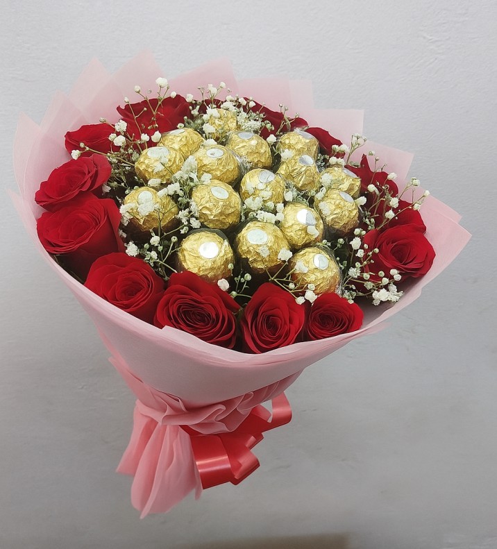 Golden Love – Ferrero & Rose Fusion Bouquet