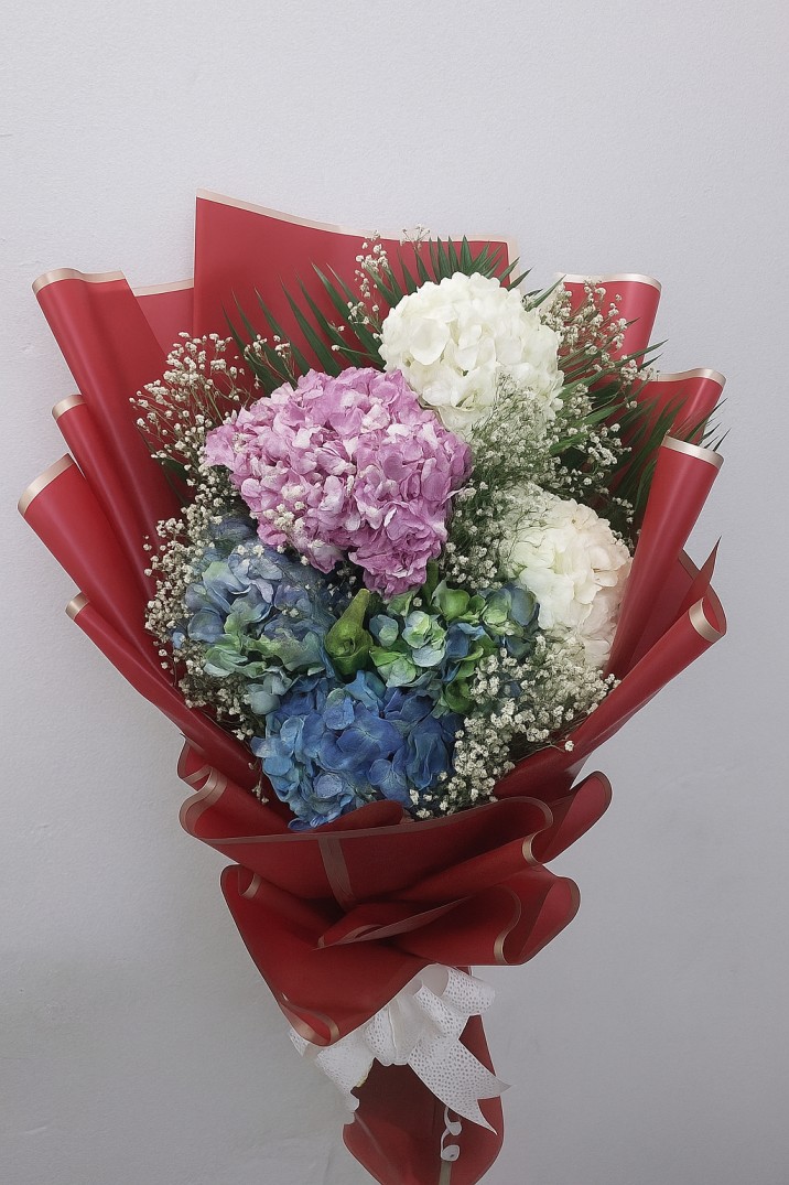 Heavenly Blooms – Premium Hydrangea Flower Bouquet